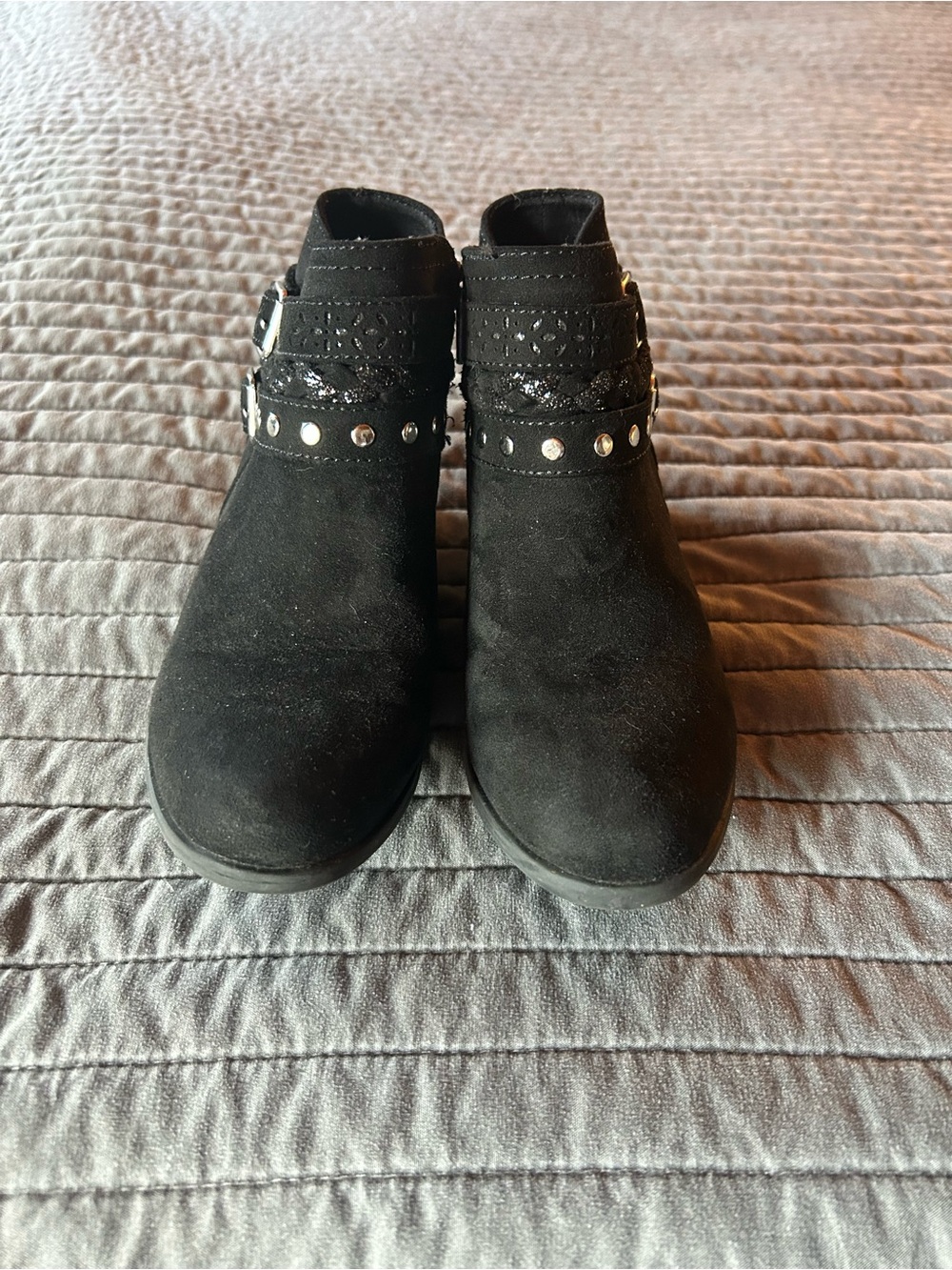Sonoma Girls size 13 Black Ankle Boots with Buckle & Stud Detail - Picture 3 of 6